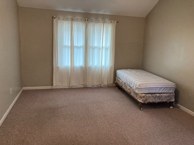 Building Photo - 146 Mellard Dr Unit 1