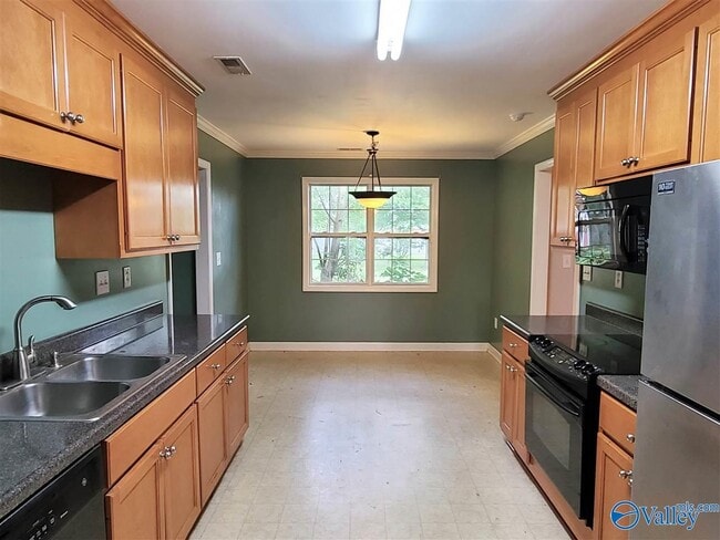 Photo - 144 Oakcrest Rd
