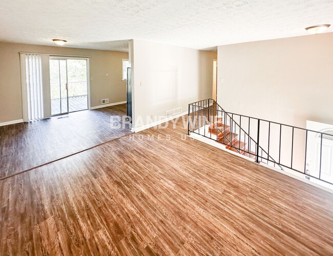 Photo - 2865 Spruce Point Rd