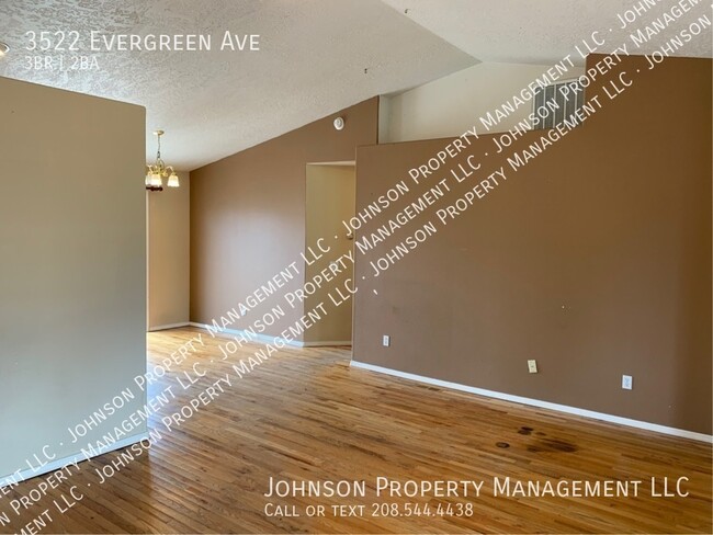 Photo - 3522 Evergreen Ave