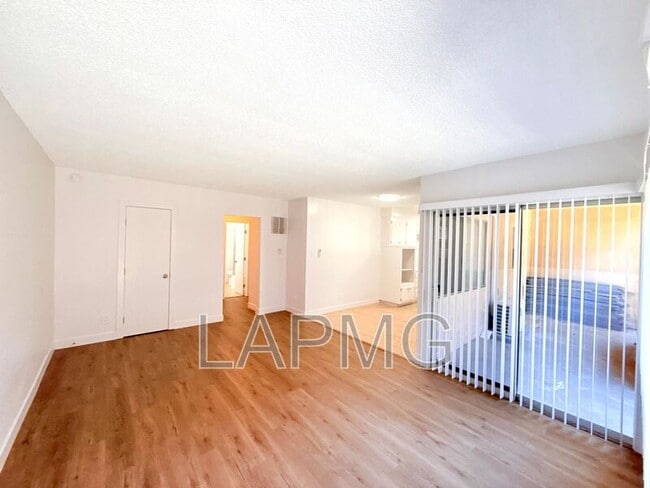 Photo - 853 W Beach Ave