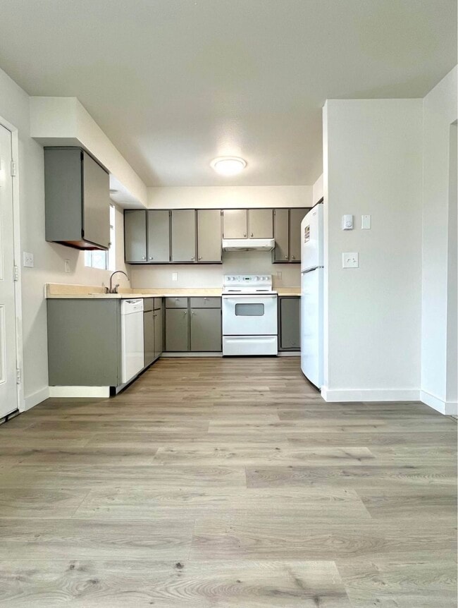 Building Photo - 511 W Brown Ave Unit APT B