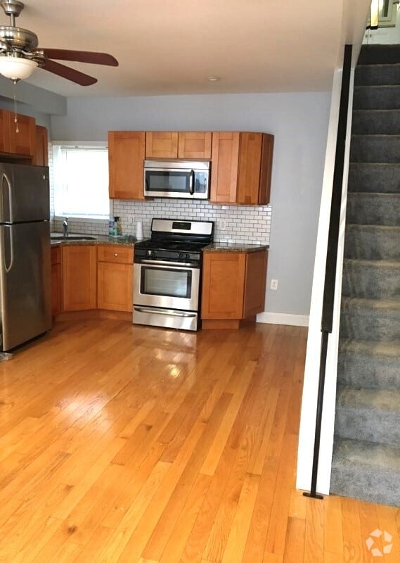Building Photo - 371 Tree St Rental