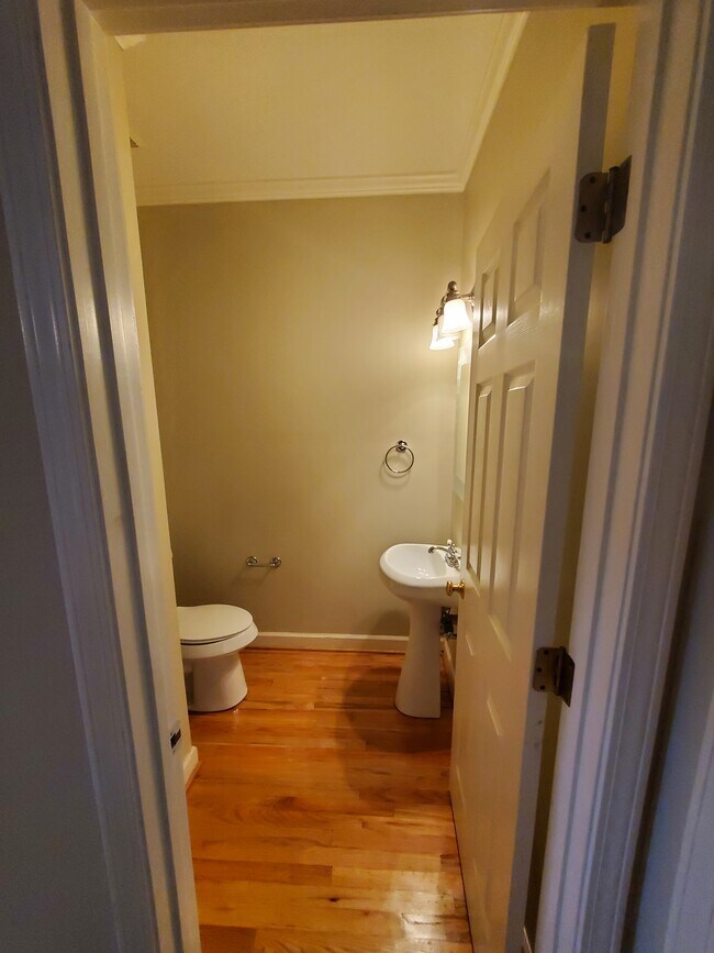 Photo - 799 Hill St SE