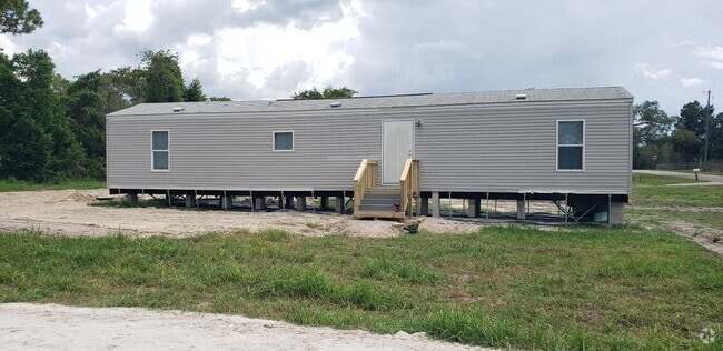 Building Photo - 17020 Meridian Blvd Rental