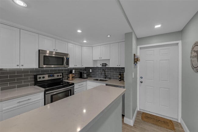 Photo - 611 NE 14th Ave Unit 306