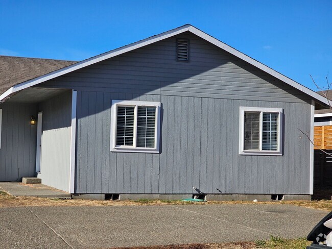 Building Photo - Great deal on this 3bdr PET FRIENDLY home!