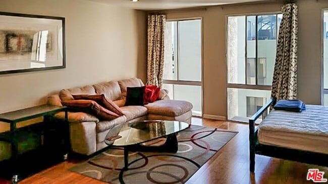 Photo - 800 W 1st St Unidad 509