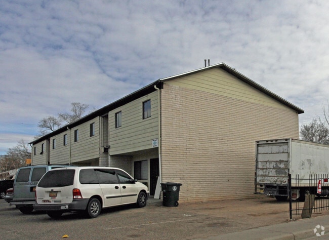 Photo - 310-312 Charleston SE