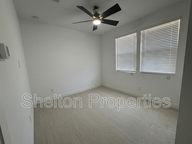 10213 W Fairmount Ave