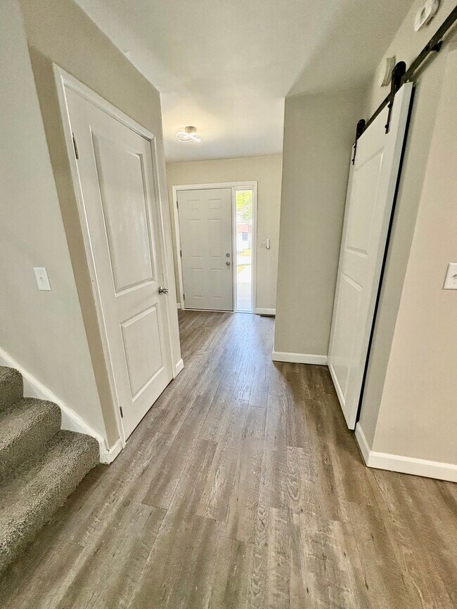Photo - 207 Walker Dr