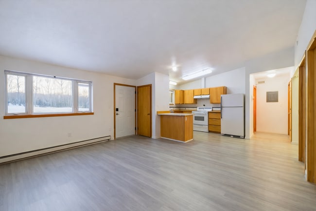 Building Photo - Spacious Home in Prime Location at Fairbanks Unit SS 4