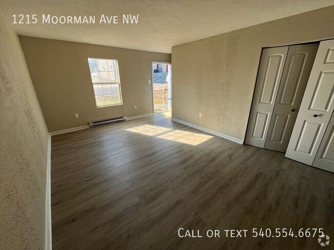 Building Photo - 2 Bedroom 1 Bath Townhome