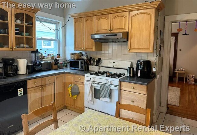 Building Photo - 183 College Ave Unit #1