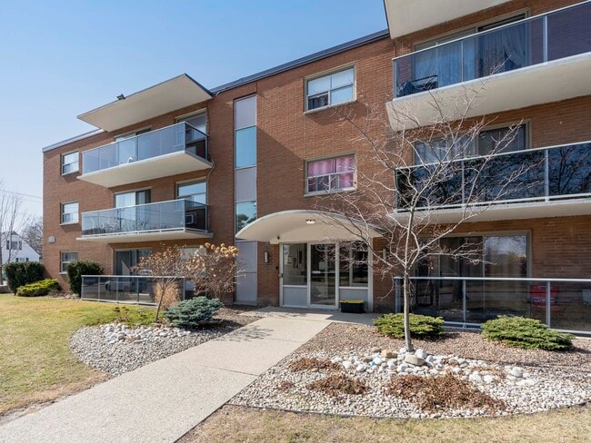 Building Photo - Dorchester Apartments