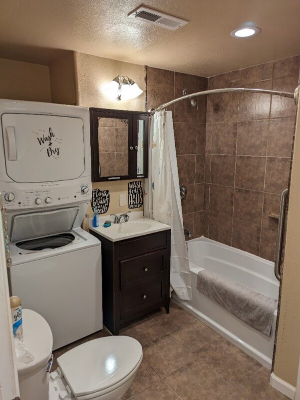 Photo - 323 Zuniga St