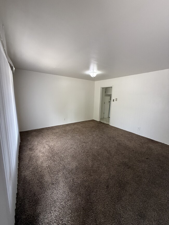 Photo - 1612 Hendola Dr NE