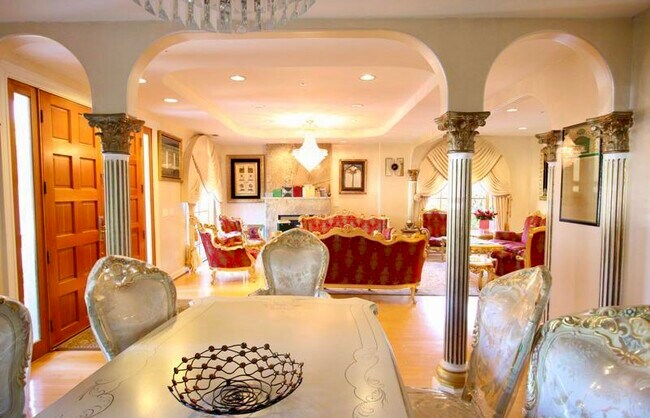 Photo - 921 Georgina Ave