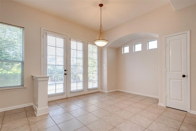 Photo - 34 N Longsford Cir