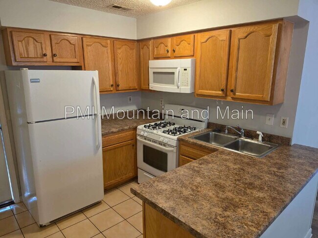 Photo - 114 Fenner Ave Unidad B