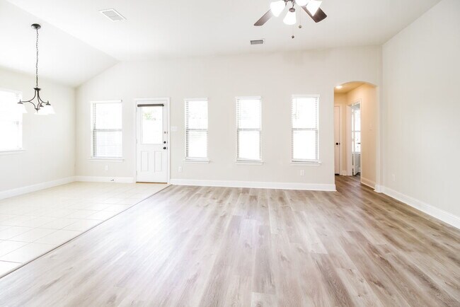 Photo - 334 Highmeadow Dr