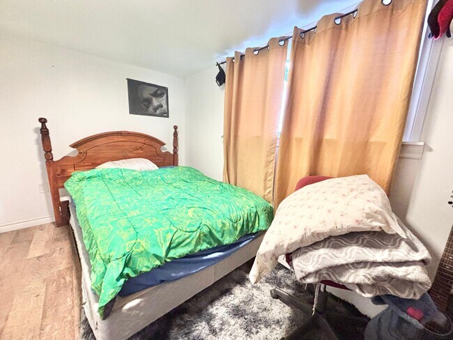 Photo - 102 Embleton Ave Unité E