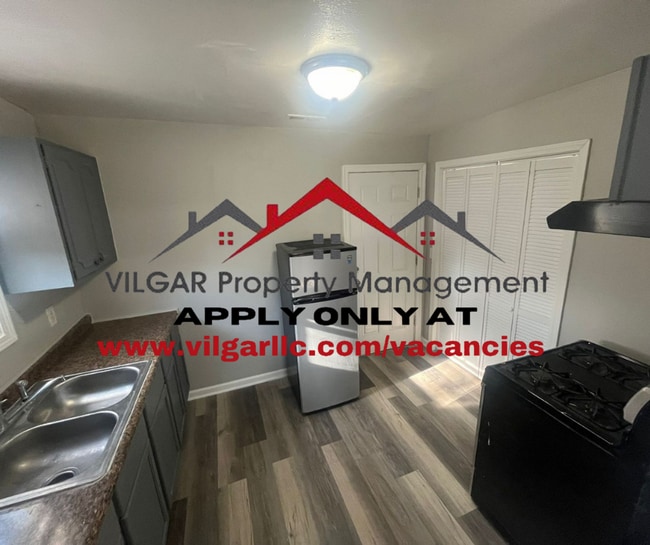 2 comfortable bedrooms & 1 full bath house... - 2 comfortable bedrooms & 1 full bath house...