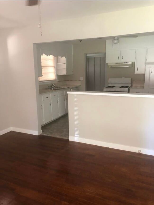 Photo - 501 Rosewell Ln