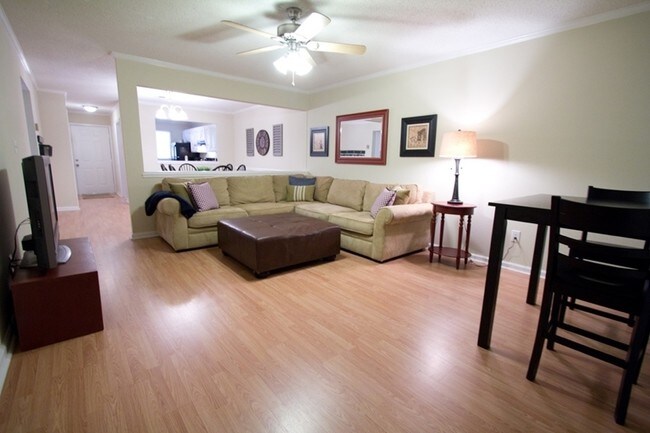 Dining Room - River's Edge