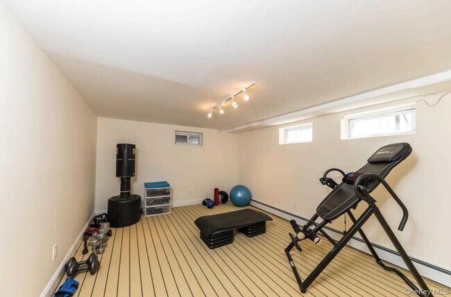 Photo - 215 Scott Dr
