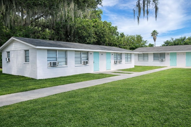 Oak Leaf Apartments