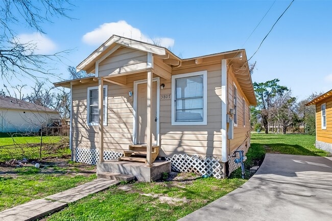 Photo - 3807 Love St