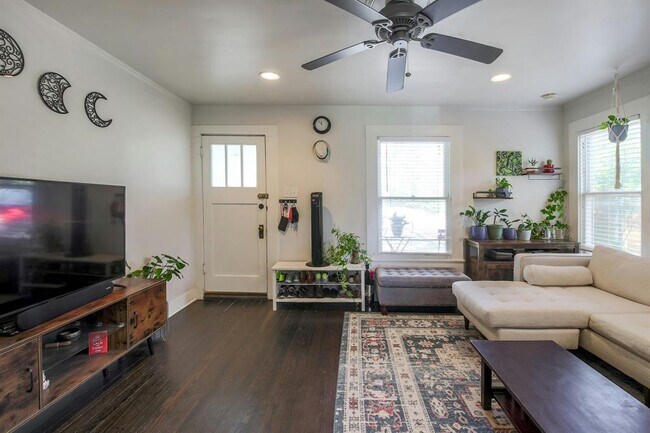 Photo - 3111 Robinson Ave