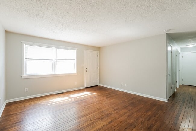 Photo - 7400 E 86th St