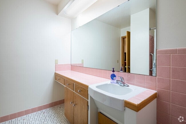 1BR, 1BA - 675SF - Monona Lakeview