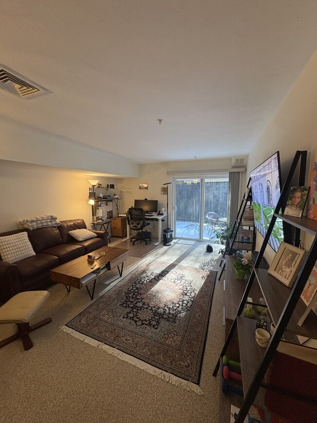 26 Greenleaves Dr