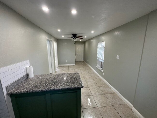 Photo - 7309 Moline St