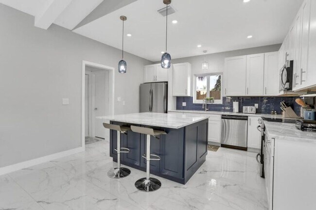 Photo - 2019 NE 14th Ct