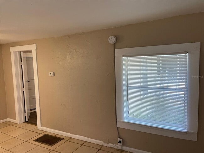 Photo - 2010 28th Ave N