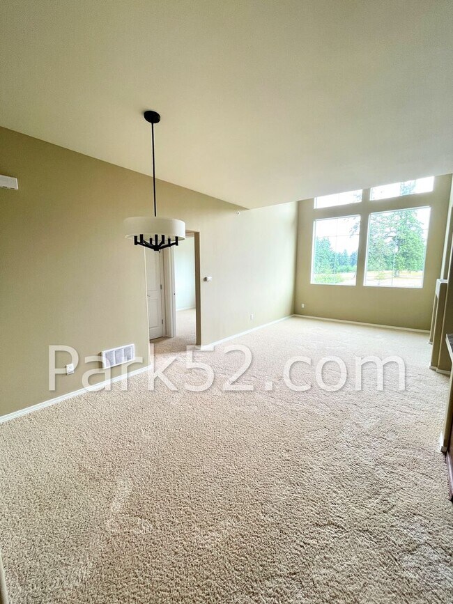 Photo - 2390 Simmons St