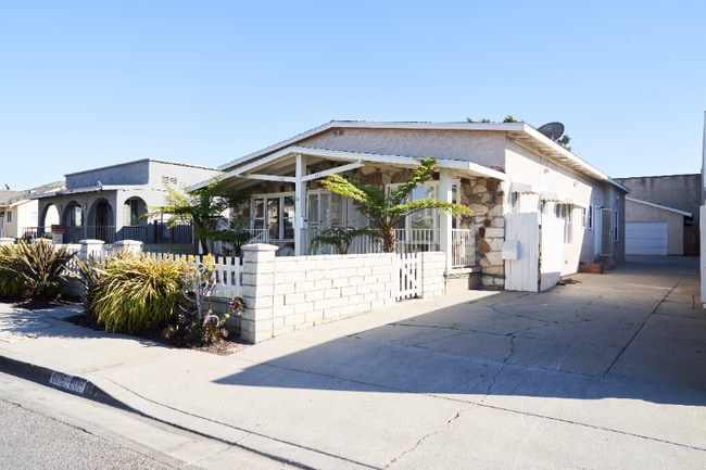 Photo - 606 E Realty St