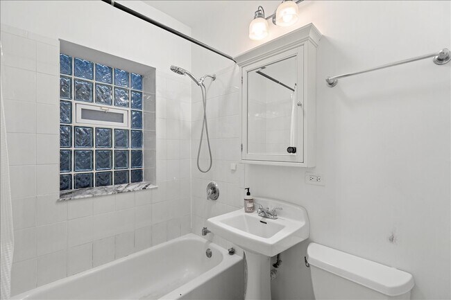 Photo - 4055 N Spaulding Ave