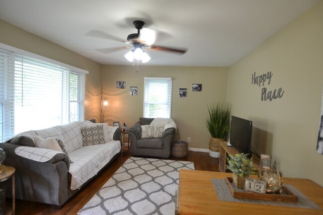 Photo - 1410 S Halliburton St