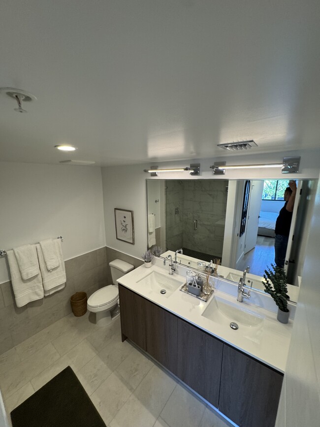 Photo - 2545 NE 183rd St Unit B2