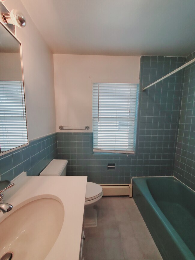 Photo - 19 Ponus Ave Unit 2