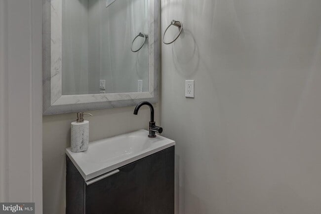 Photo - 2022 Kimball St