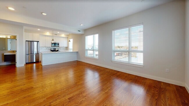 Photo - Everett St. Apartments