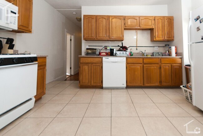 Building Photo - 9/1 Oversized Allston 5BR/2BA with heat in... Rental
