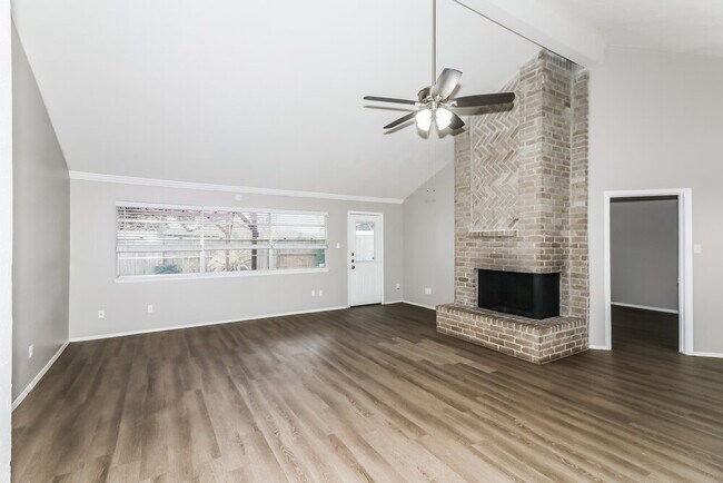 Photo - 2406 Heathergold Dr