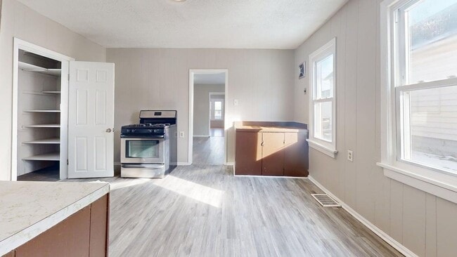 Building Photo - 3272 W 50th St Unit 3272 W 50th St DOWN